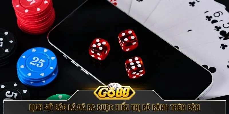 Lịch sử các lá đã ra được hiển thị rõ ràng trên bàn